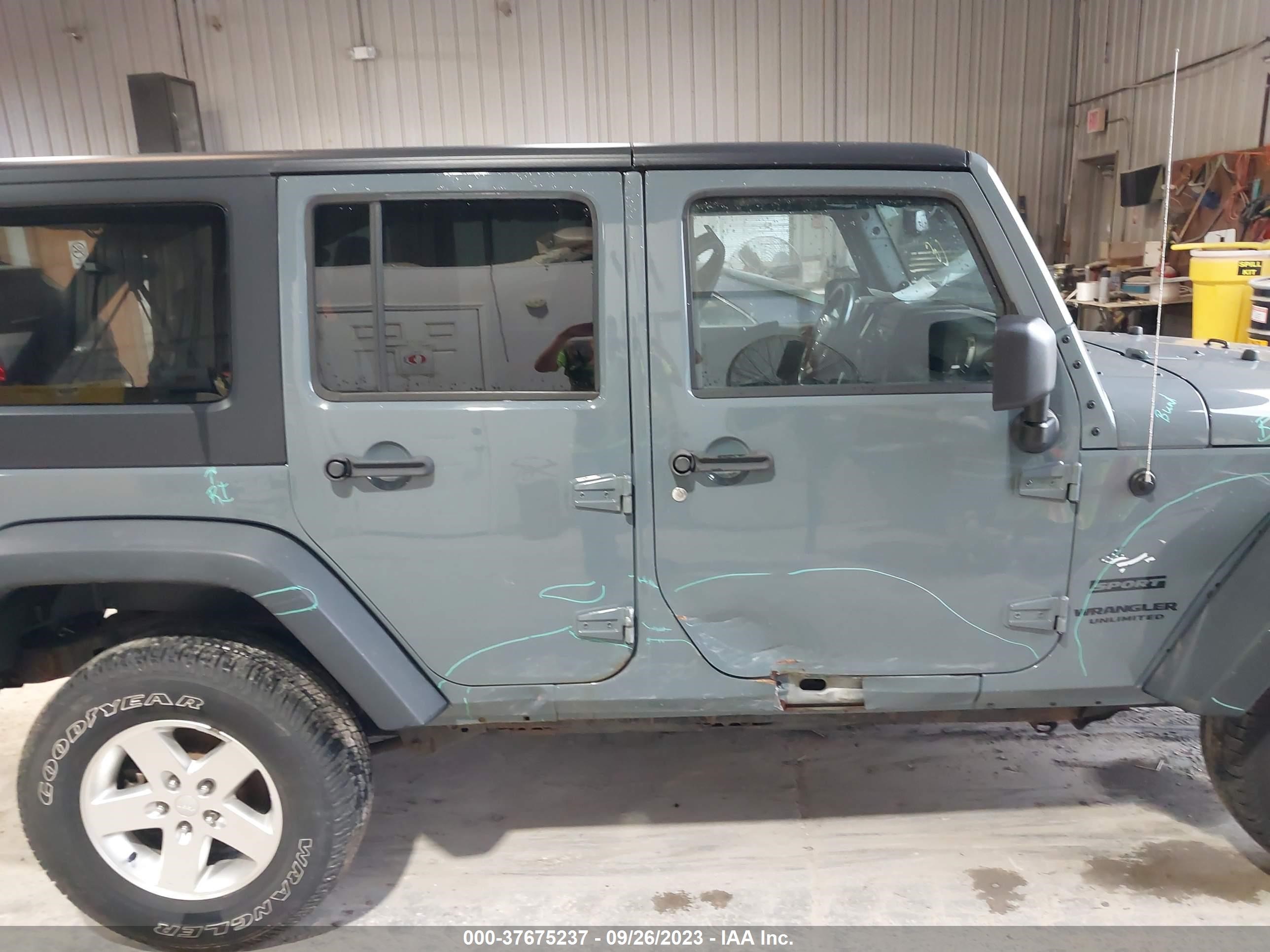 Photo 12 VIN: 1C4HJWDG2EL187516 - JEEP WRANGLER 