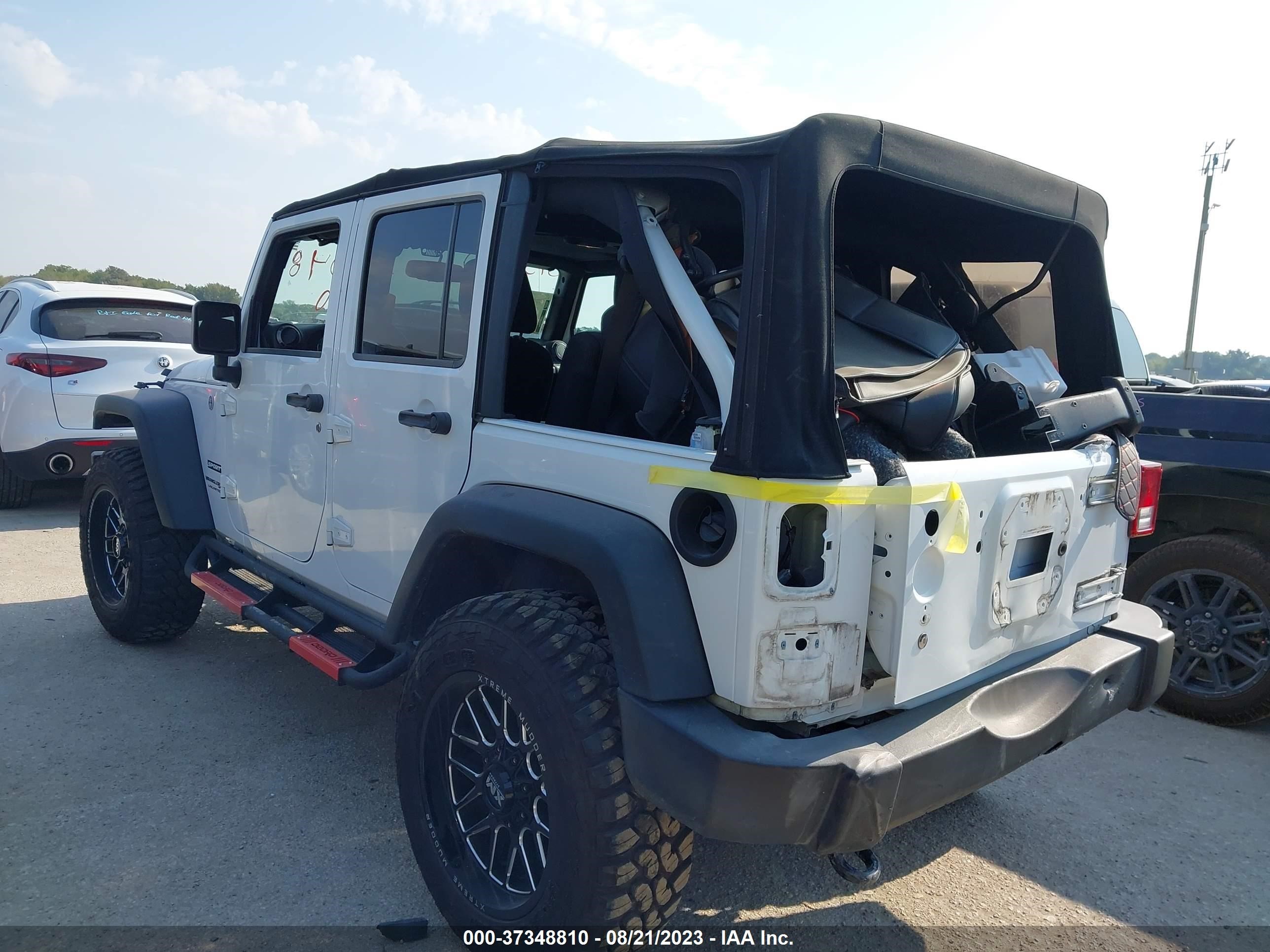 Photo 2 VIN: 1C4HJWDG2JL863179 - JEEP WRANGLER 