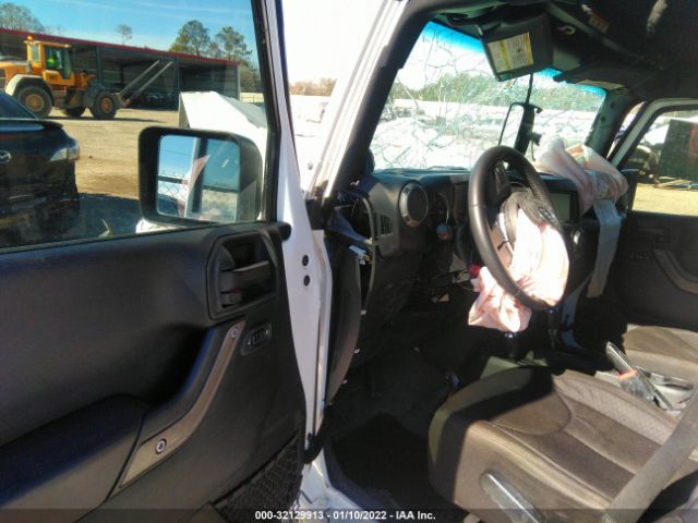 Photo 4 VIN: 1C4HJWDG3EL127406 - JEEP WRANGLER UNLIMITED 