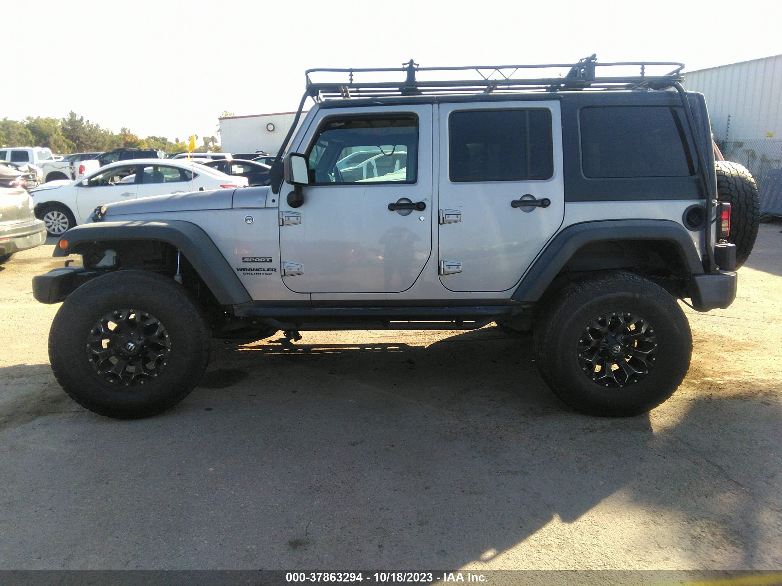 Photo 13 VIN: 1C4HJWDG3HL718632 - JEEP WRANGLER 