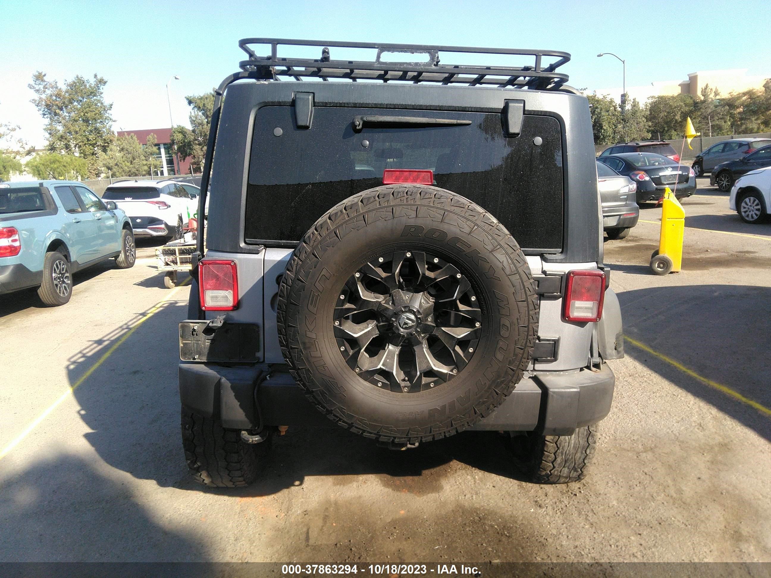 Photo 15 VIN: 1C4HJWDG3HL718632 - JEEP WRANGLER 