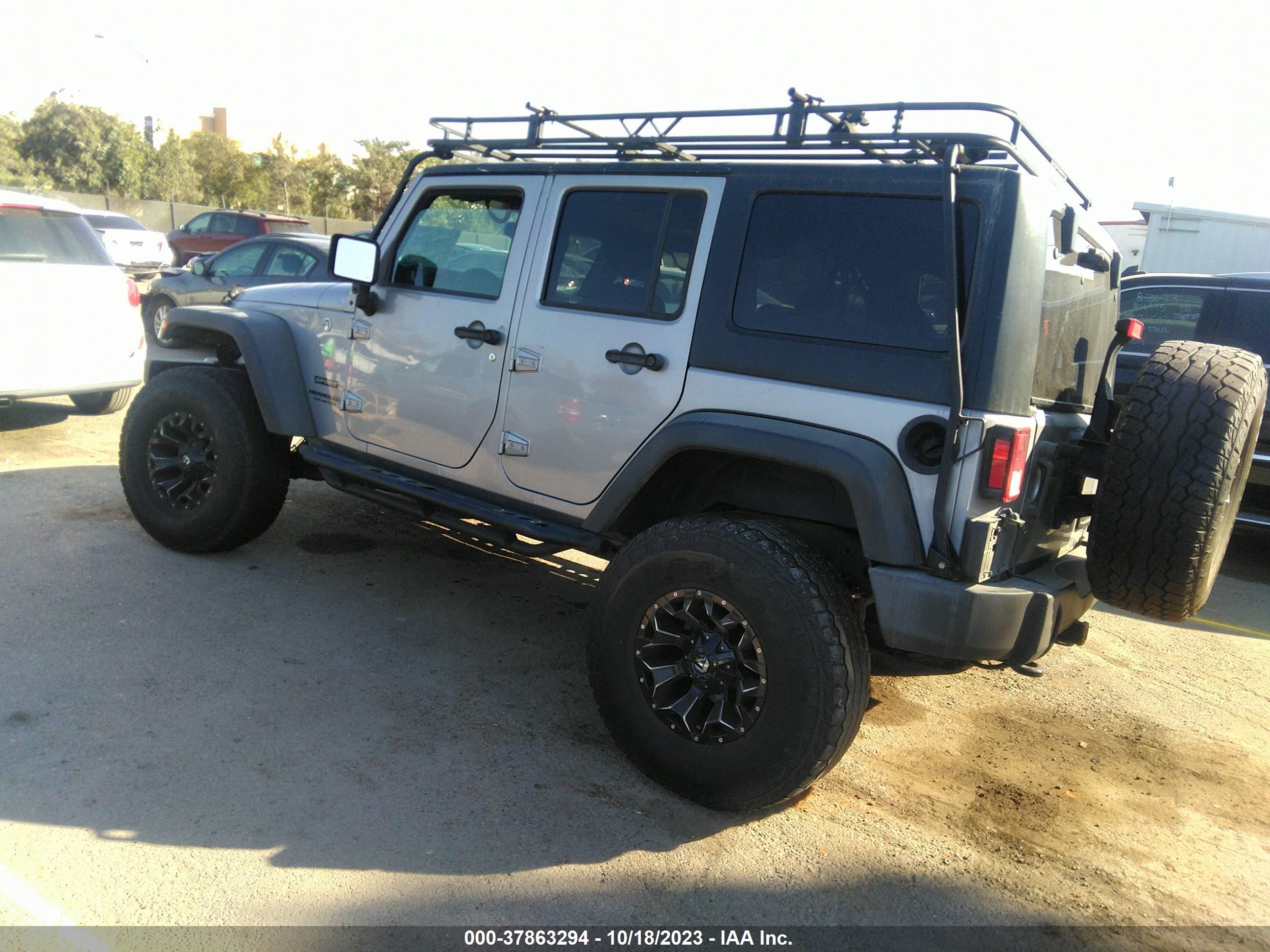 Photo 2 VIN: 1C4HJWDG3HL718632 - JEEP WRANGLER 