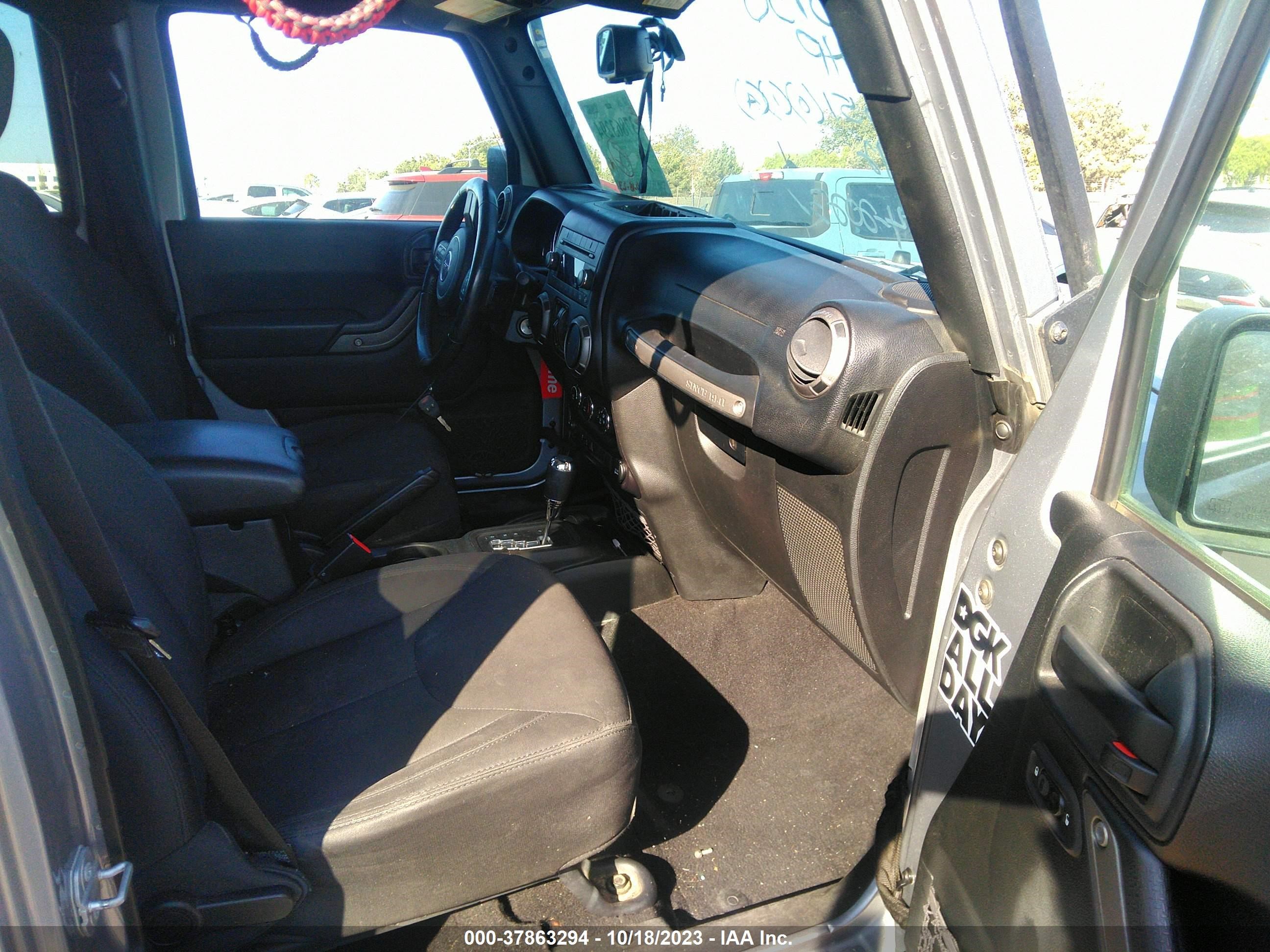 Photo 4 VIN: 1C4HJWDG3HL718632 - JEEP WRANGLER 