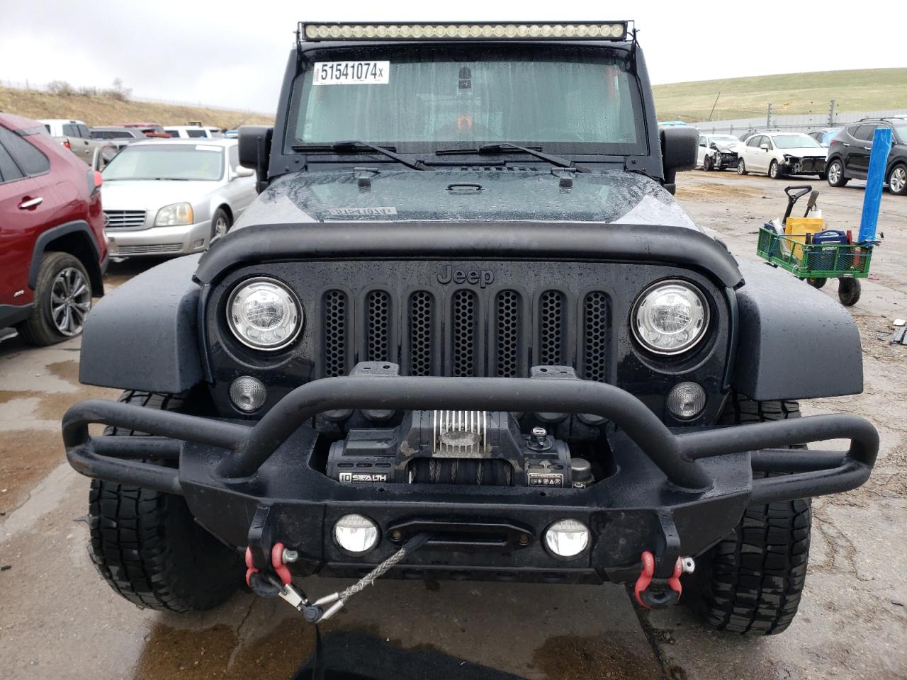 Photo 4 VIN: 1C4HJWDG3JL868472 - JEEP WRANGLER 