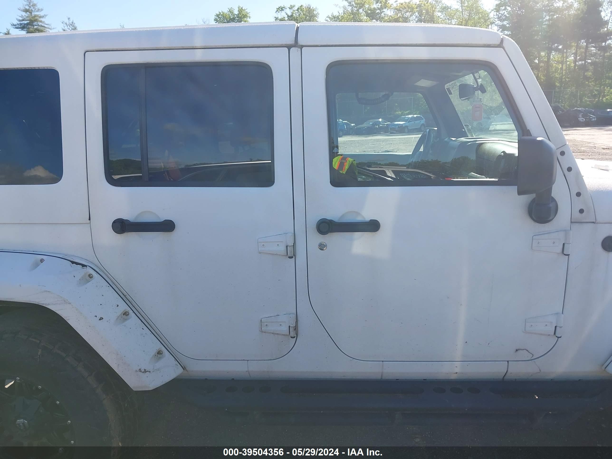 Photo 12 VIN: 1C4HJWDG8DL636227 - JEEP WRANGLER 