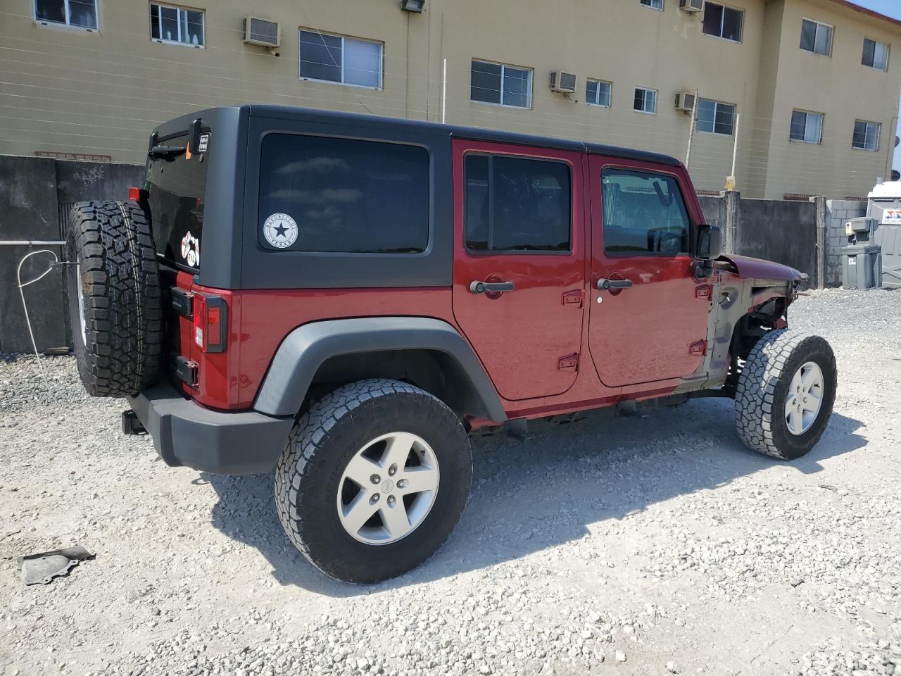 Photo 2 VIN: 1C4HJWDG9DL589533 - JEEP WRANGLER 