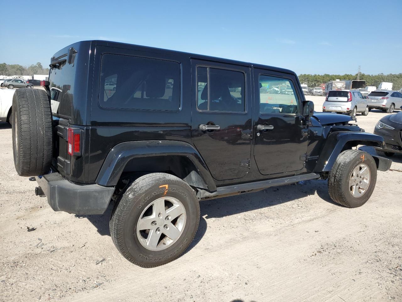 Photo 2 VIN: 1C4HJWEG2FL699552 - JEEP WRANGLER 