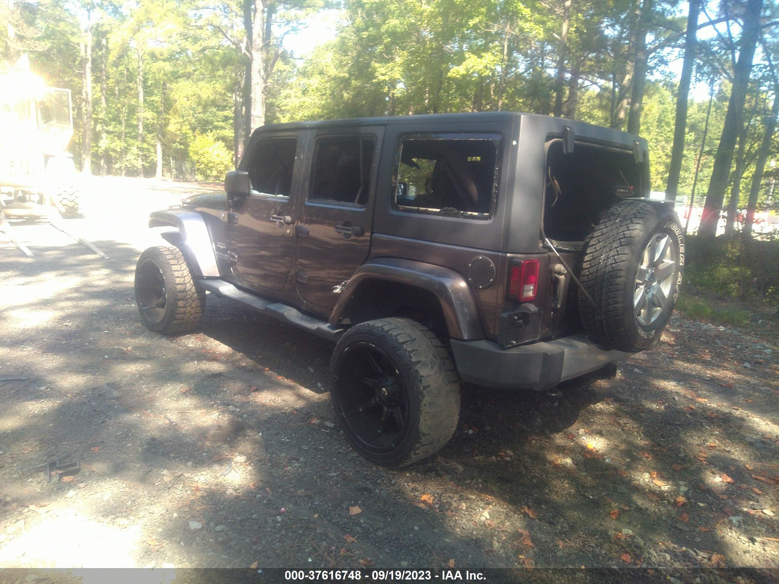 Photo 2 VIN: 1C4HJWEG4EL196023 - JEEP WRANGLER 