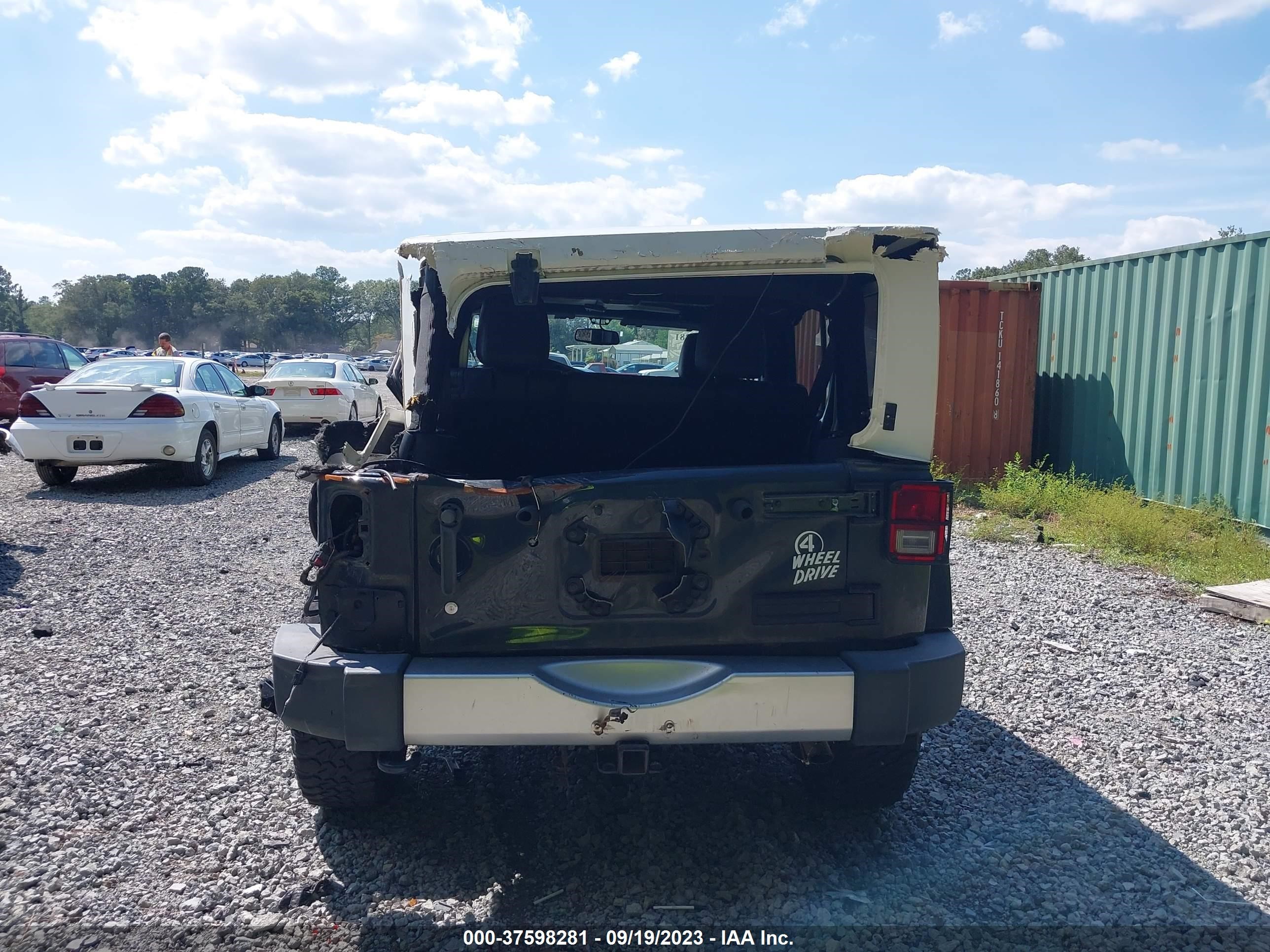 Photo 15 VIN: 1C4HJWEG4HL640103 - JEEP WRANGLER 