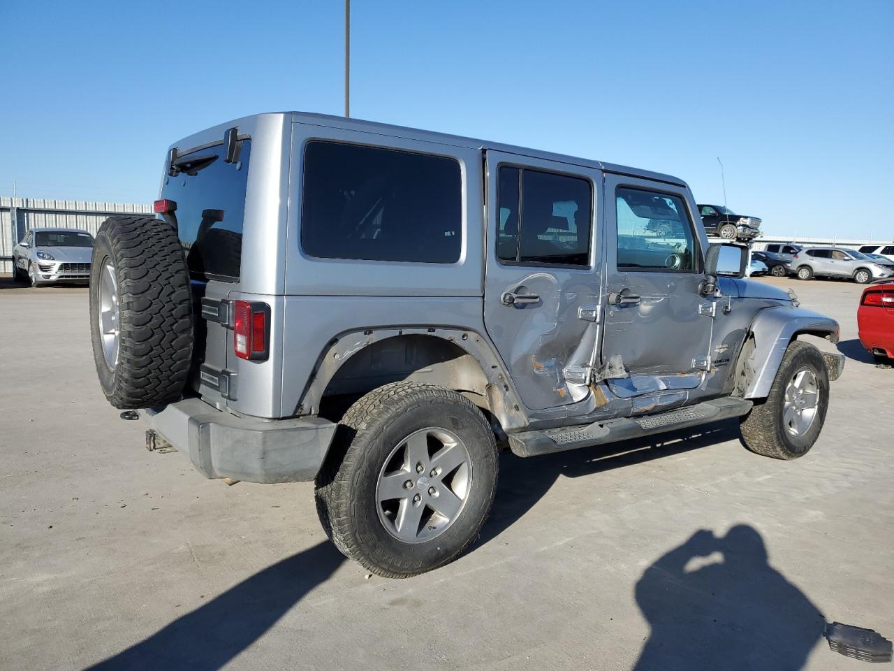 Photo 2 VIN: 1C4HJWEG7DL667077 - JEEP WRANGLER 