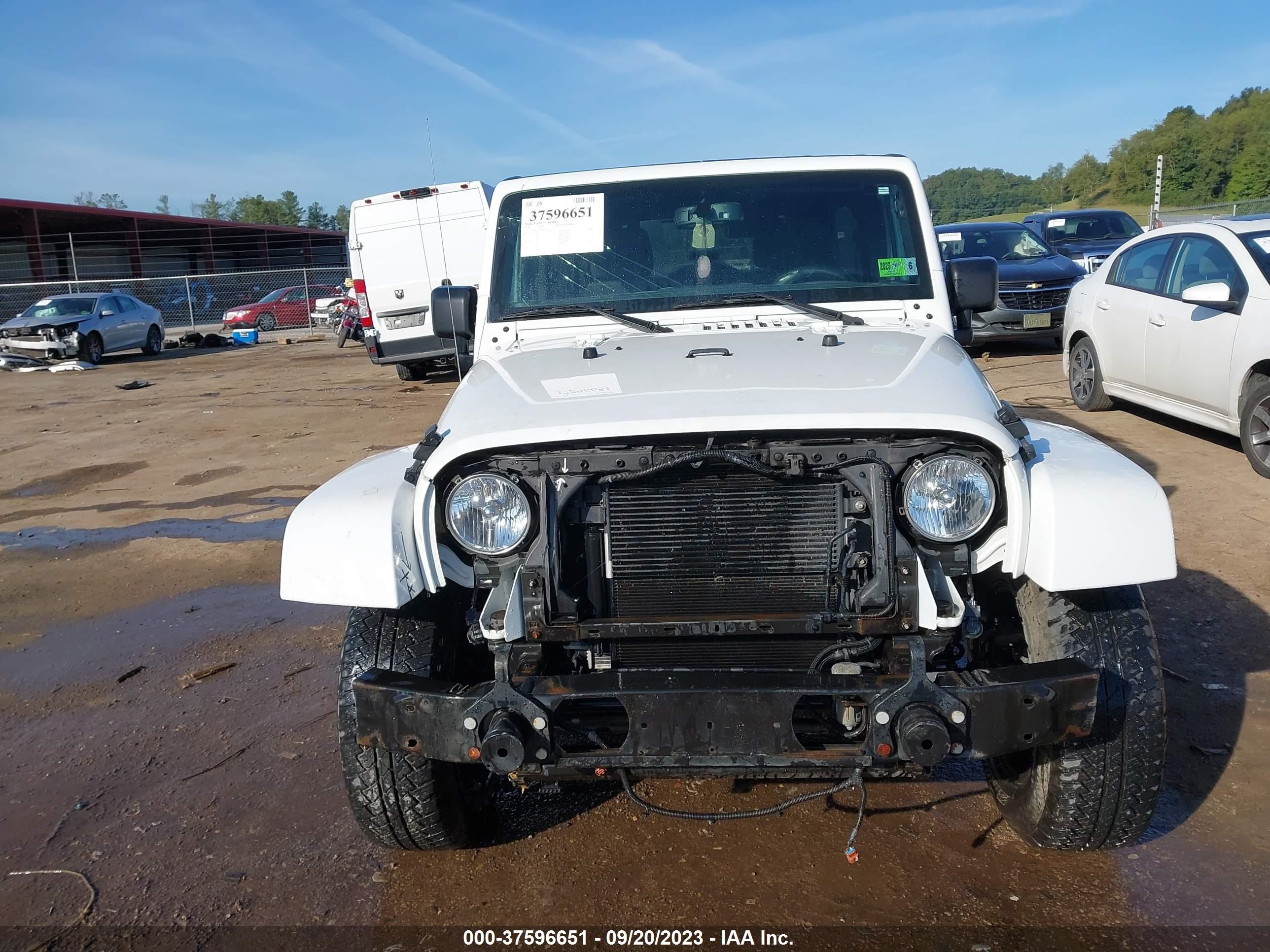 Photo 12 VIN: 1C4HJWEG9JL873609 - JEEP WRANGLER 