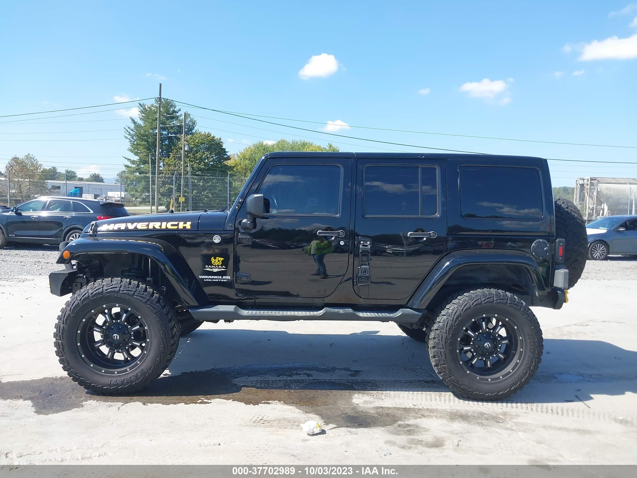 Photo 13 VIN: 1C4HJWEGXDL511261 - JEEP WRANGLER 