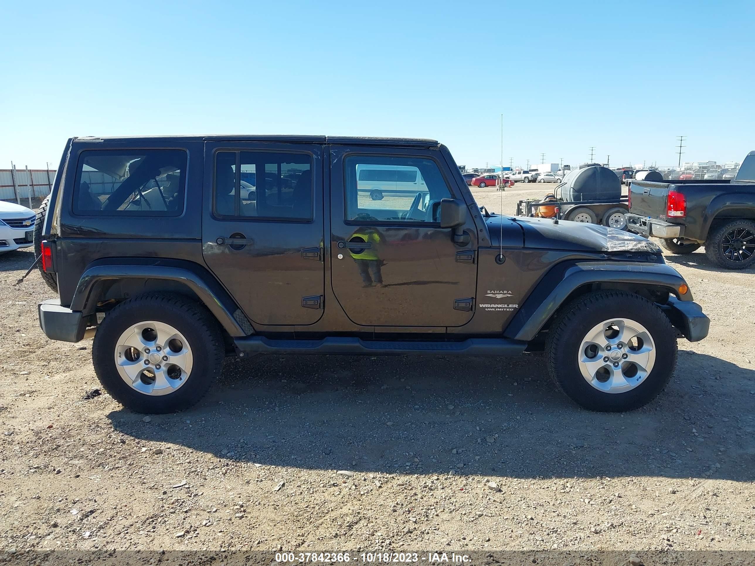 Photo 12 VIN: 1C4HJWEGXDL658213 - JEEP WRANGLER 