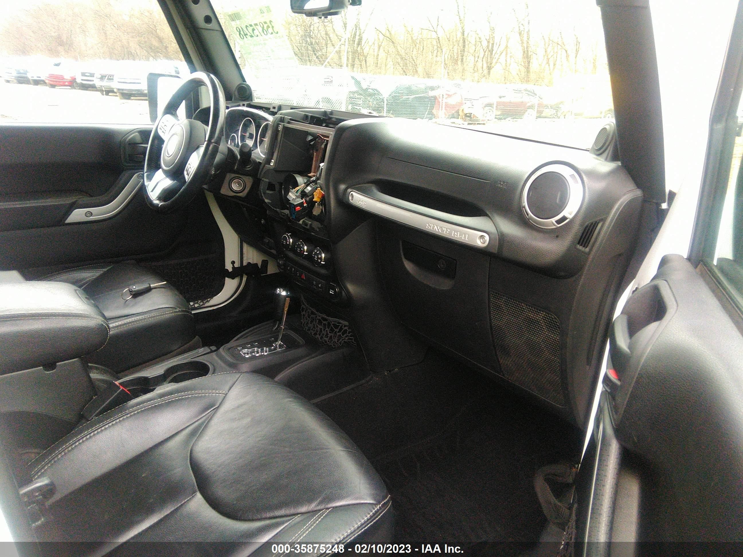 Photo 4 VIN: 1C4HJWFG3EL143182 - JEEP WRANGLER 