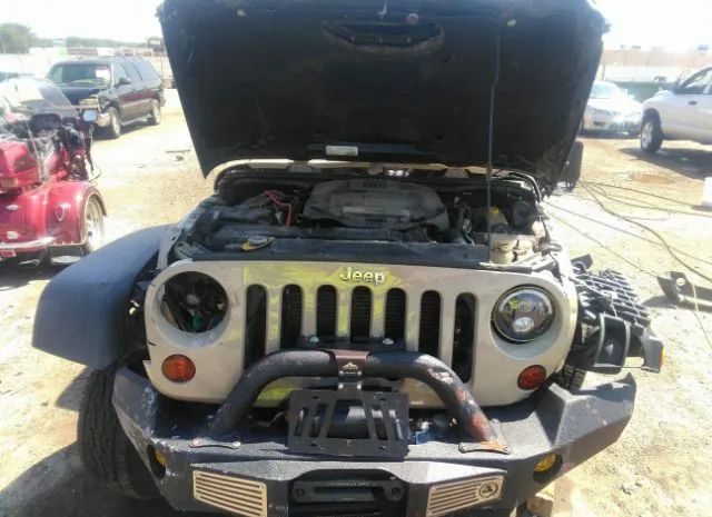 Photo 9 VIN: 1C4HJWFG3GL272204 - JEEP WRANGLER 