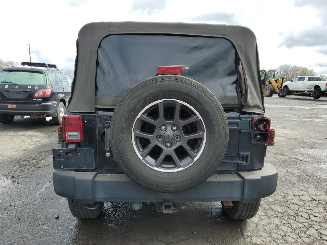 Photo 5 VIN: 1C4HJWFG7EL108886 - JEEP WRANGLER 