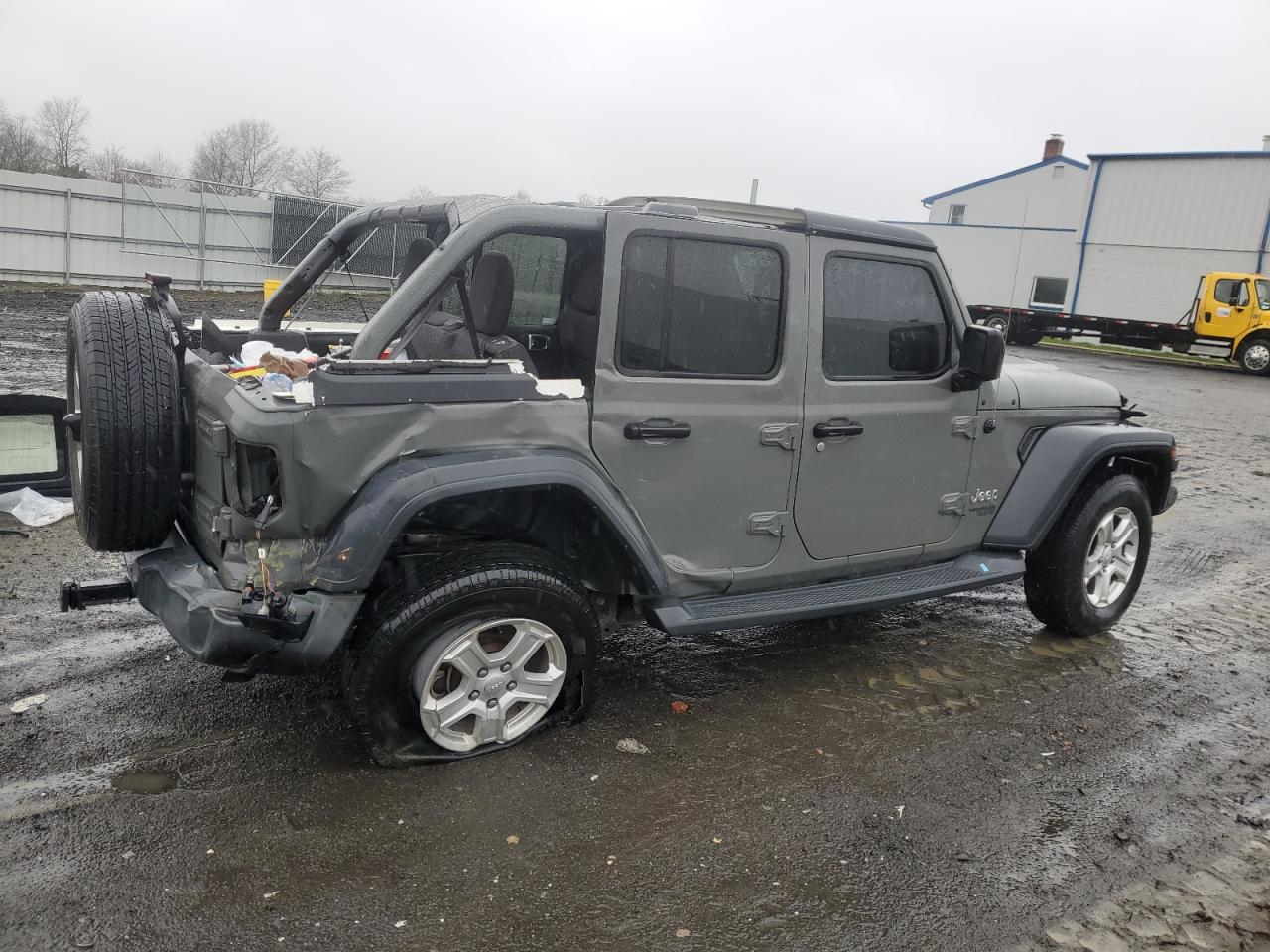 Photo 2 VIN: 1C4HJXDG0JW272689 - JEEP WRANGLER 