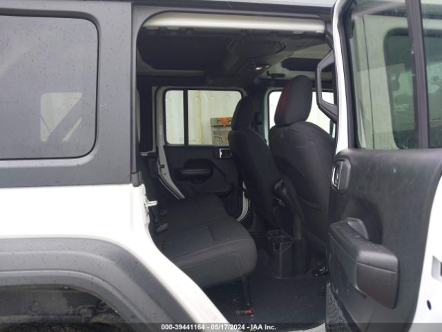 Photo 7 VIN: 1C4HJXDG1JW103300 - JEEP WRANGLER UNLIMITED 