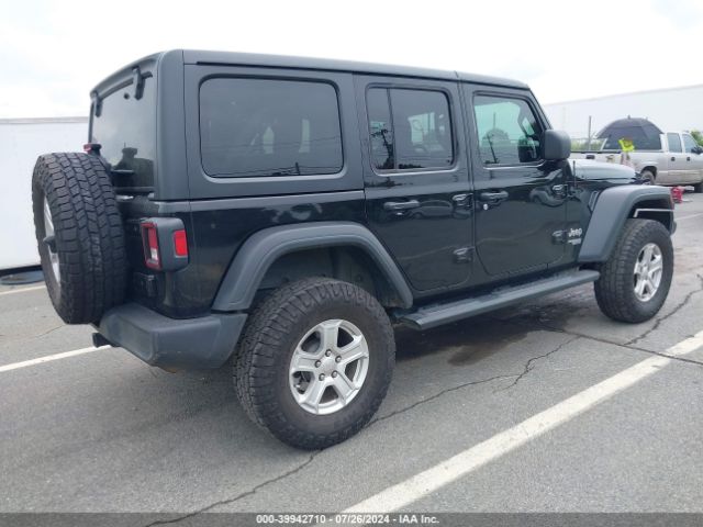 Photo 3 VIN: 1C4HJXDG1JW136331 - JEEP WRANGLER 