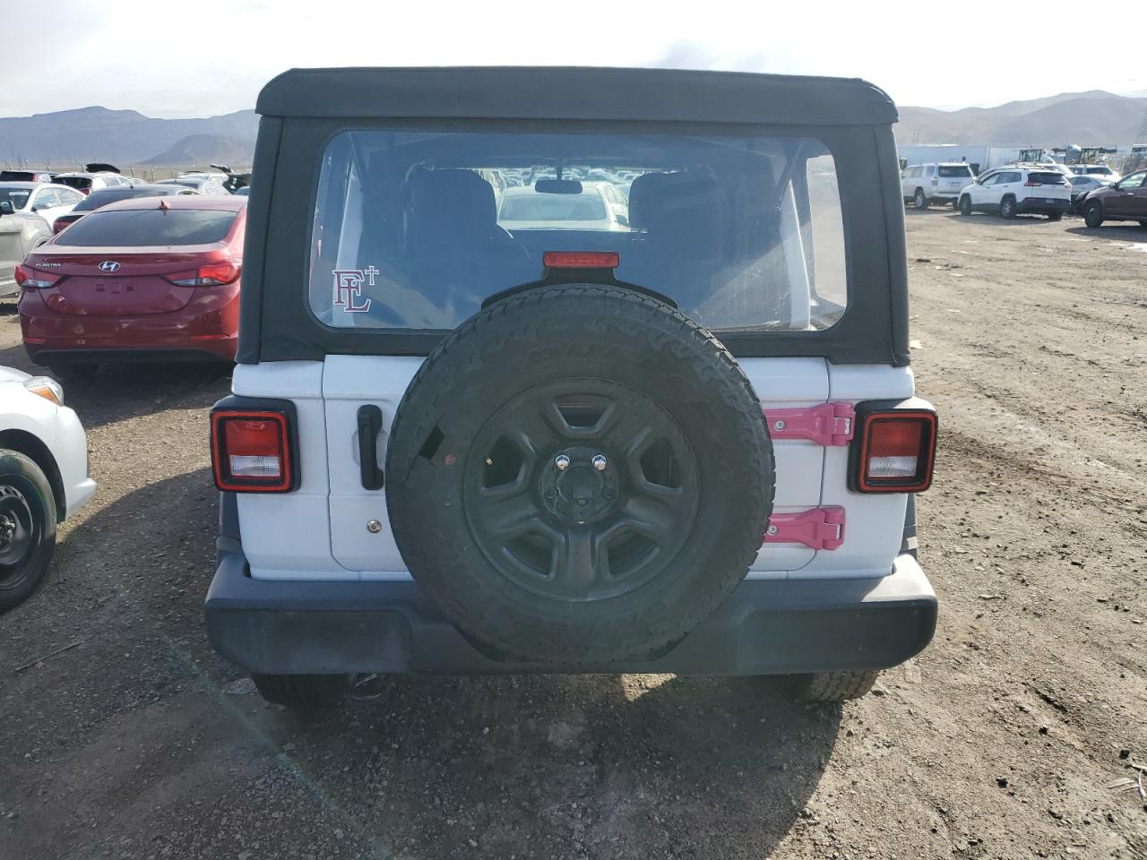 Photo 5 VIN: 1C4HJXDG1JW150360 - JEEP WRANGLER 