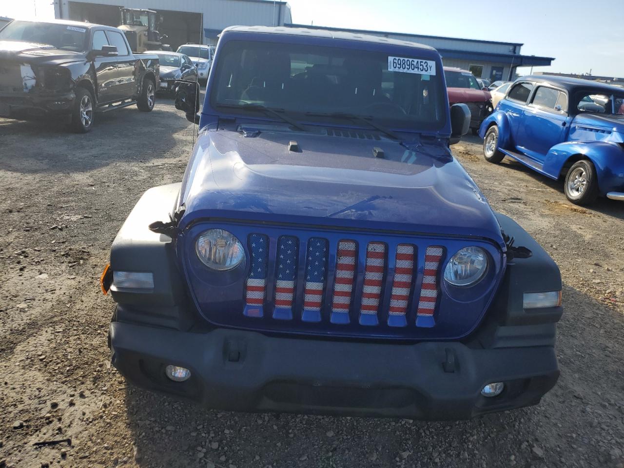 Photo 4 VIN: 1C4HJXDG1JW185626 - JEEP WRANGLER 