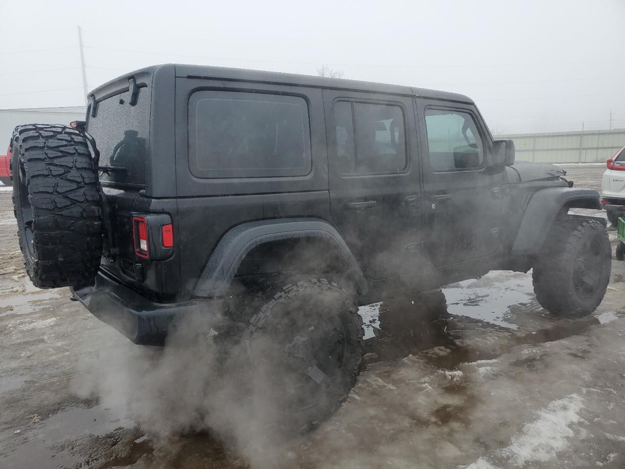 Photo 2 VIN: 1C4HJXDG1JW204532 - JEEP WRANGLER 