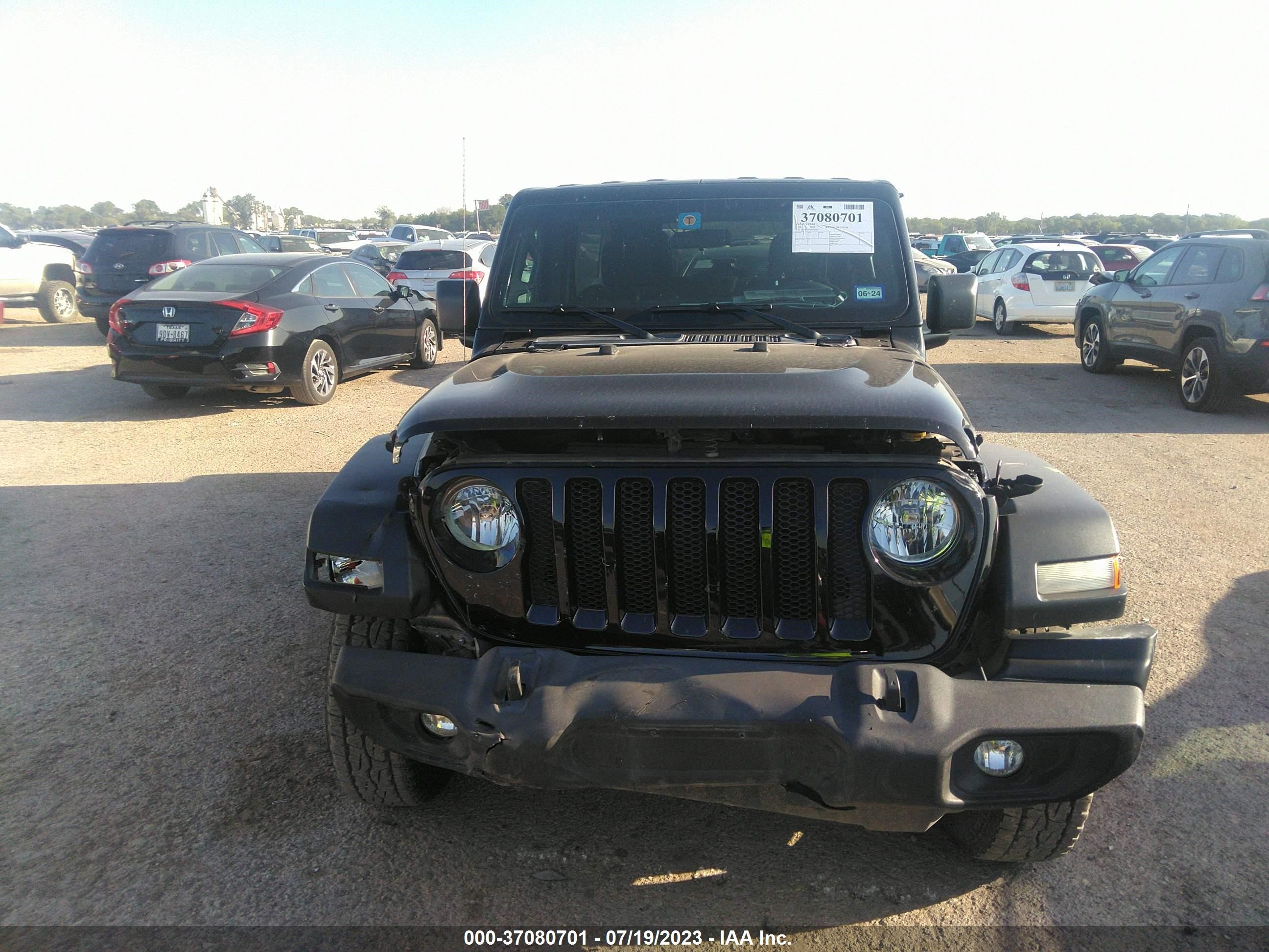 Photo 11 VIN: 1C4HJXDG2JW190396 - JEEP WRANGLER 