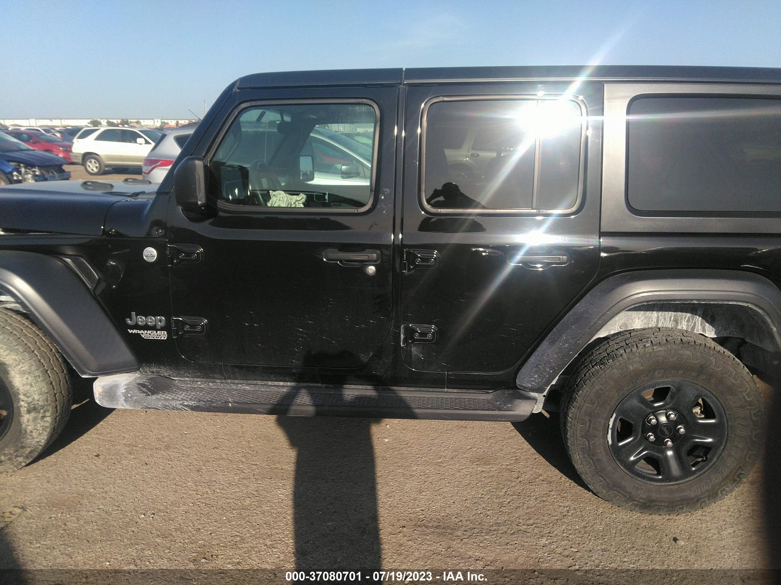 Photo 13 VIN: 1C4HJXDG2JW190396 - JEEP WRANGLER 