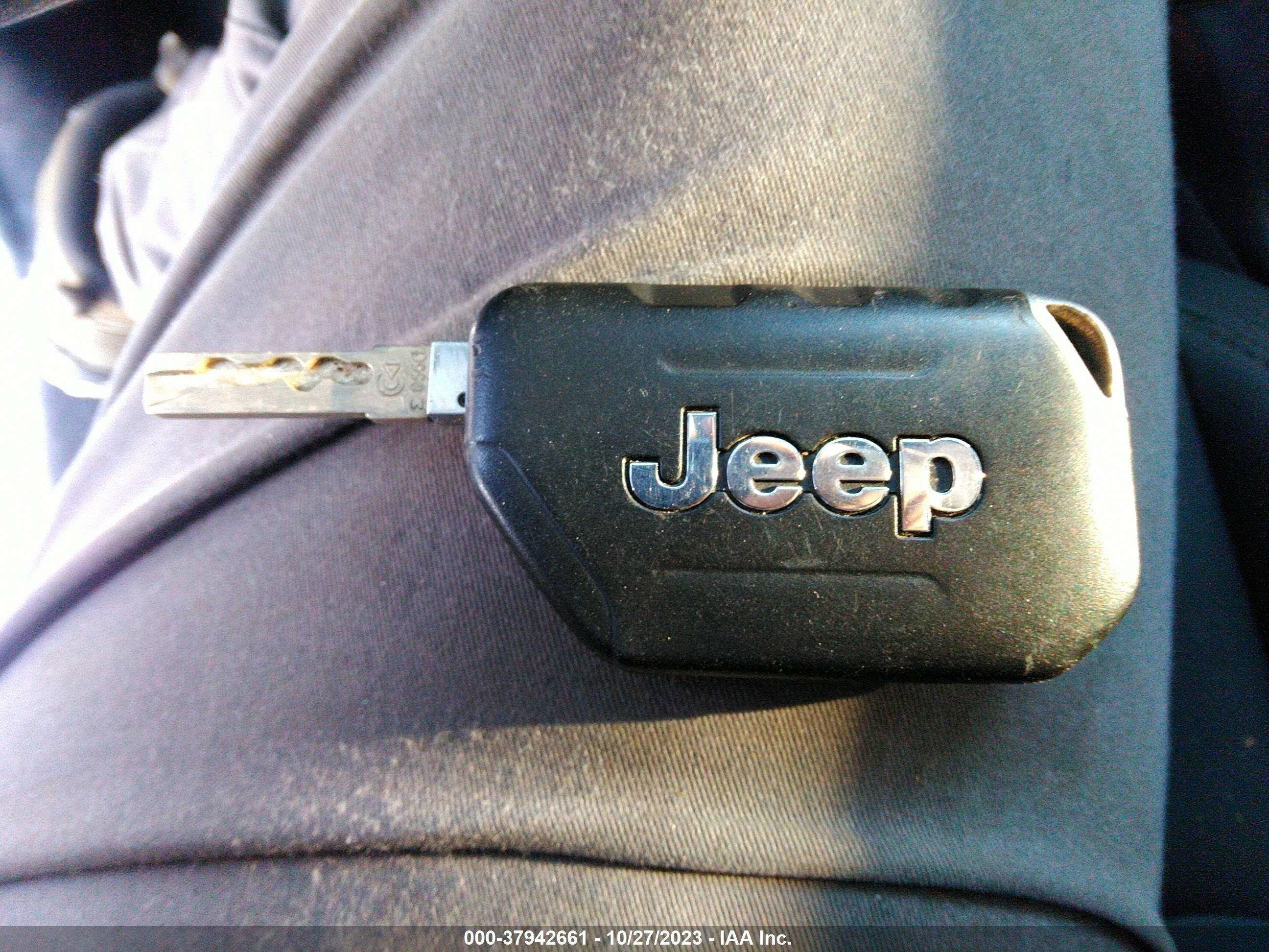 Photo 10 VIN: 1C4HJXDG2JW211506 - JEEP WRANGLER 