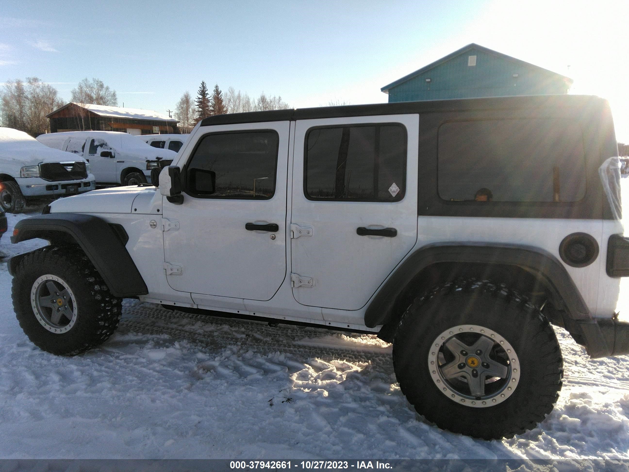 Photo 14 VIN: 1C4HJXDG2JW211506 - JEEP WRANGLER 