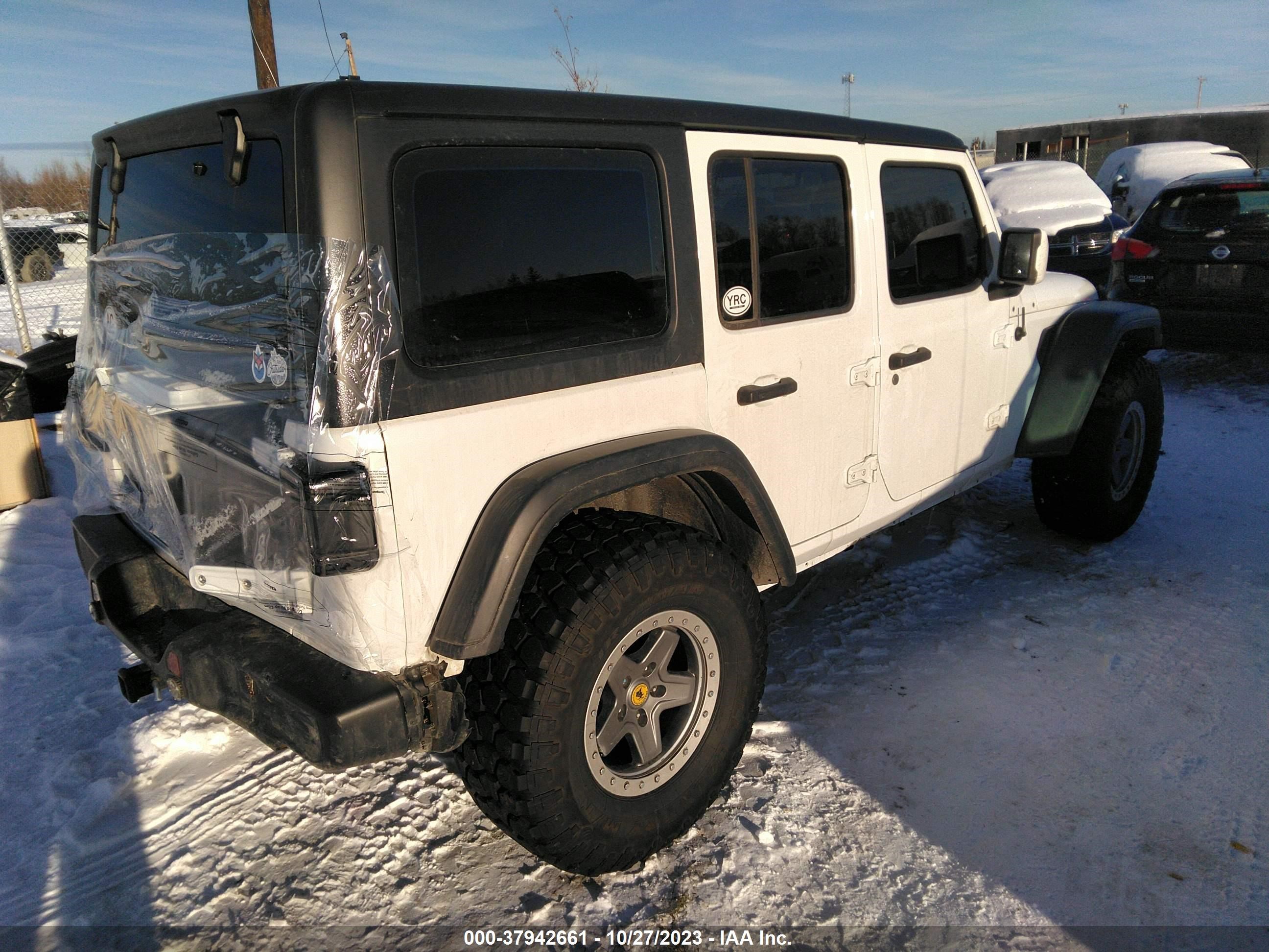 Photo 3 VIN: 1C4HJXDG2JW211506 - JEEP WRANGLER 