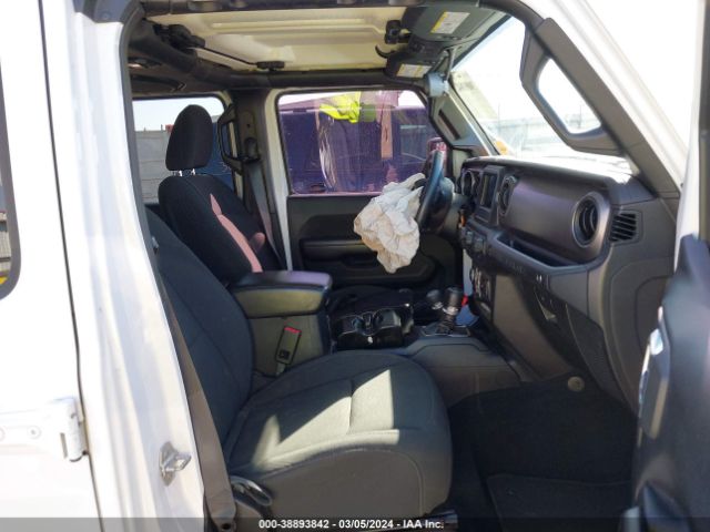 Photo 4 VIN: 1C4HJXDG3JW297893 - JEEP WRANGLER UNLIMITED 