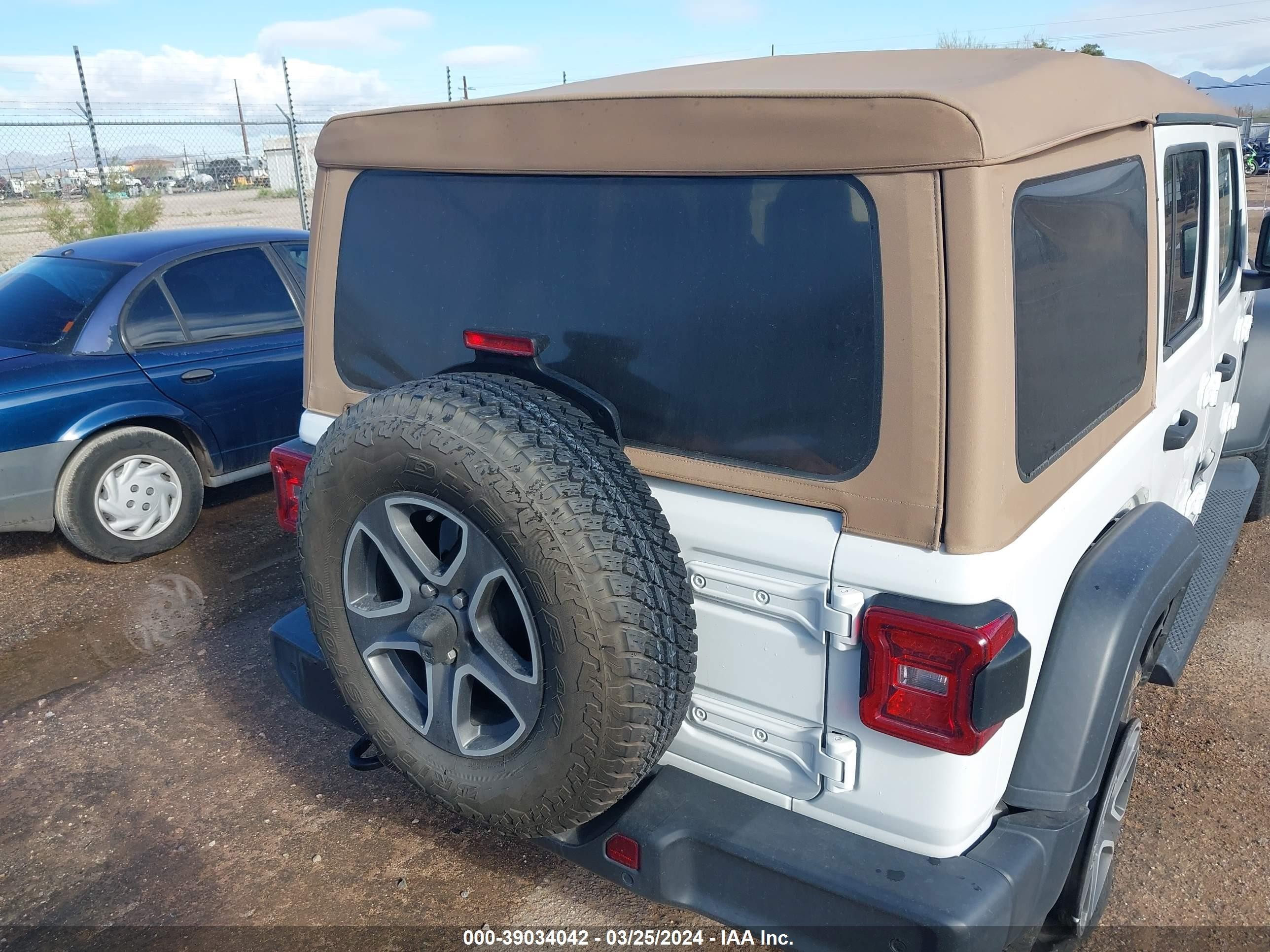 Photo 15 VIN: 1C4HJXDG3LW144711 - JEEP WRANGLER 