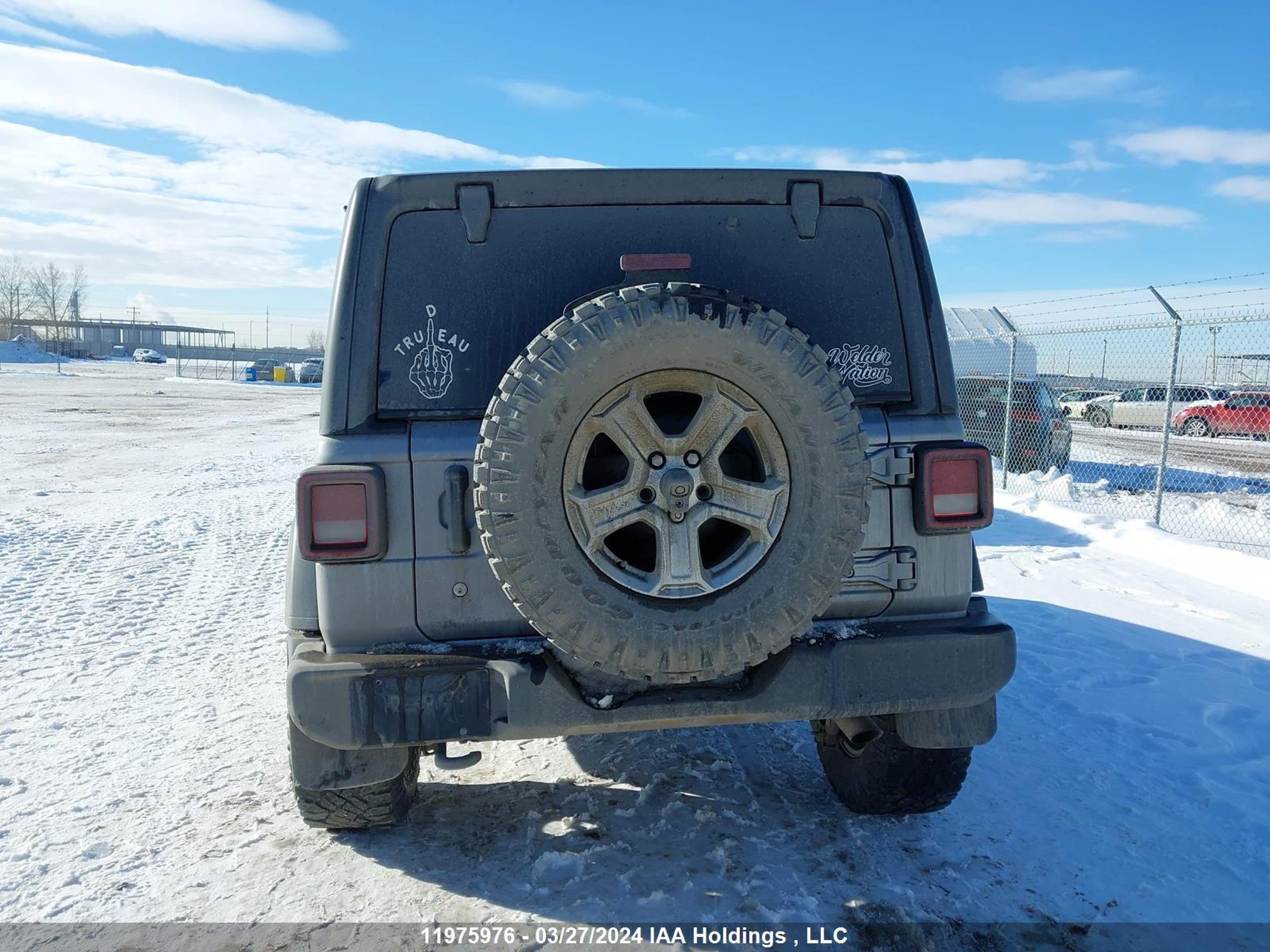 Photo 16 VIN: 1C4HJXDG4JW103632 - JEEP WRANGLER 