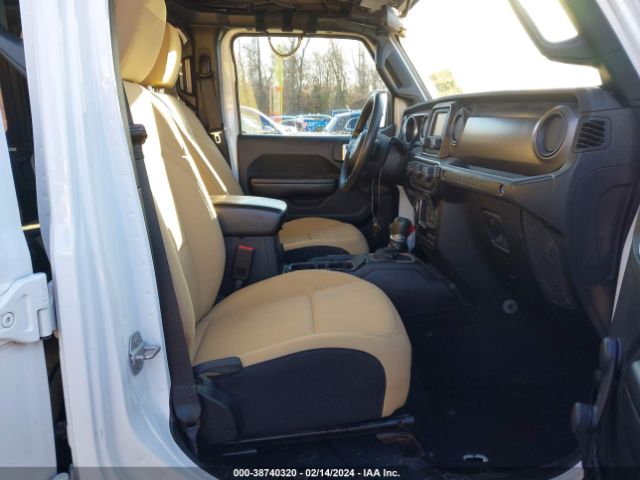 Photo 4 VIN: 1C4HJXDG4JW140244 - JEEP WRANGLER UNLIMITED 