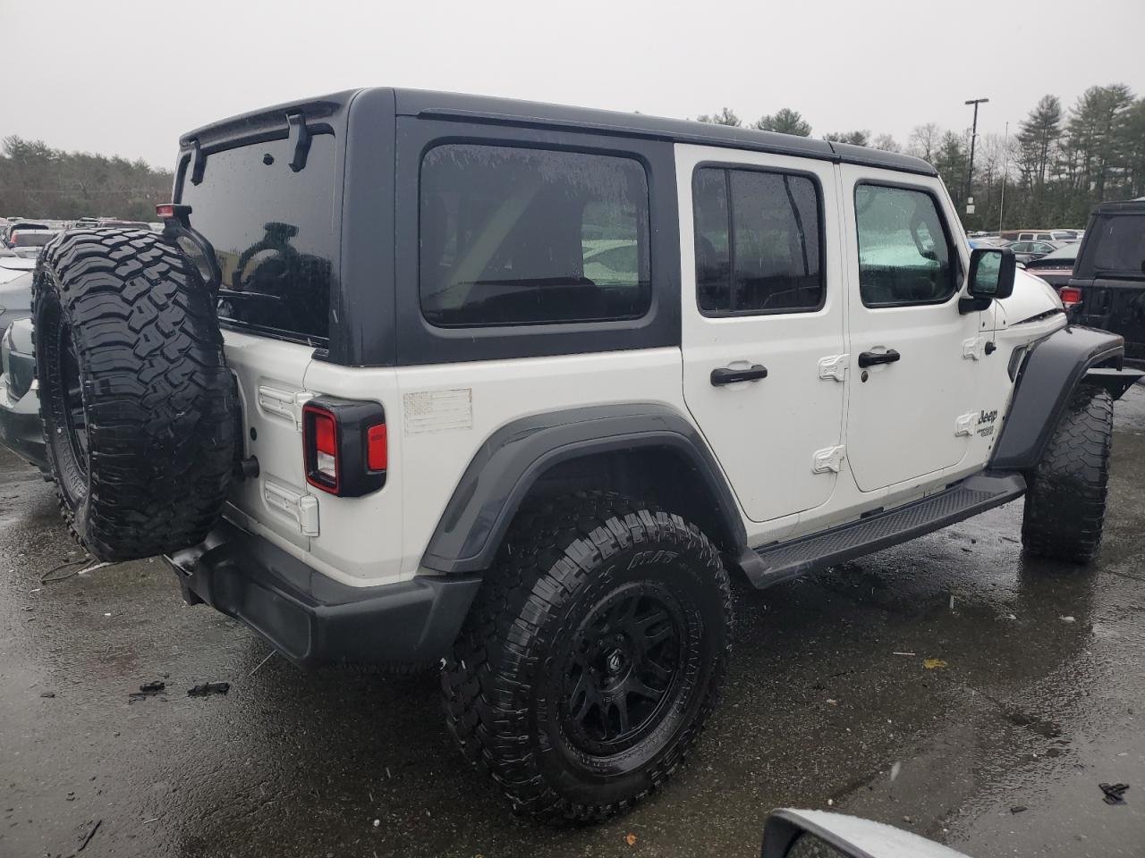 Photo 2 VIN: 1C4HJXDG5JW115417 - JEEP WRANGLER 