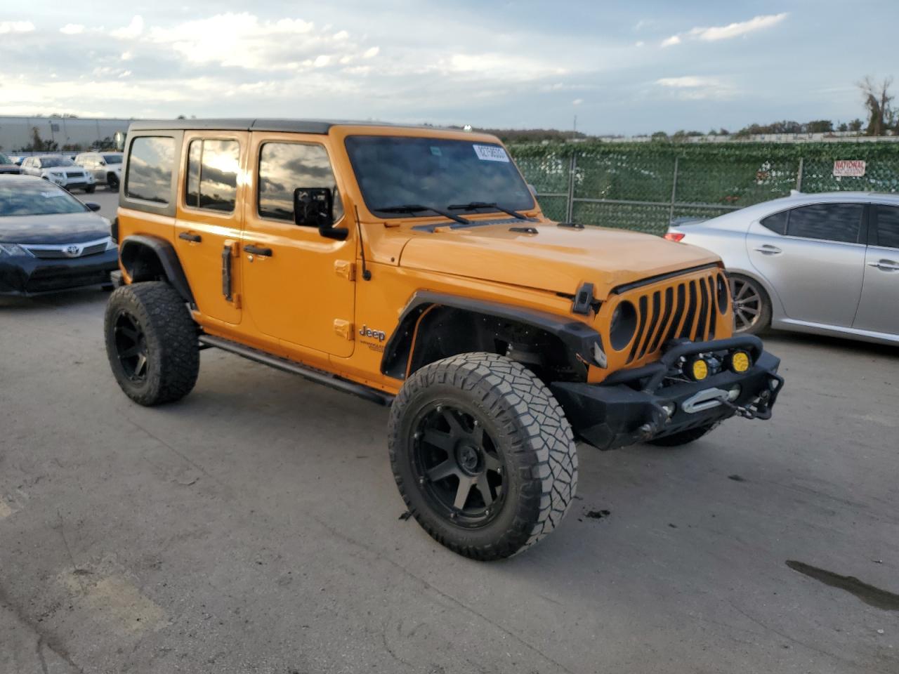 Photo 3 VIN: 1C4HJXDG5JW144657 - JEEP WRANGLER 