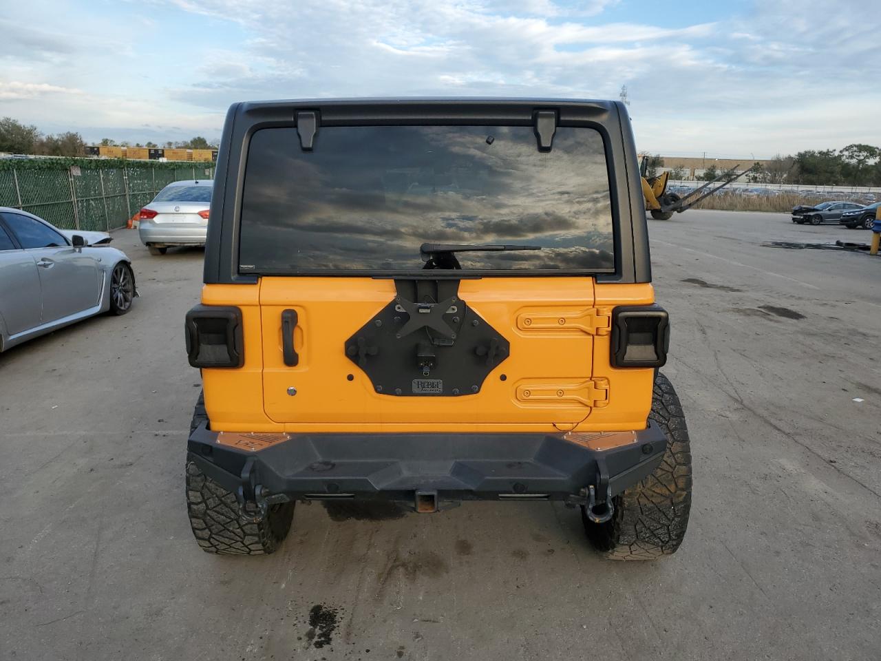 Photo 5 VIN: 1C4HJXDG5JW144657 - JEEP WRANGLER 