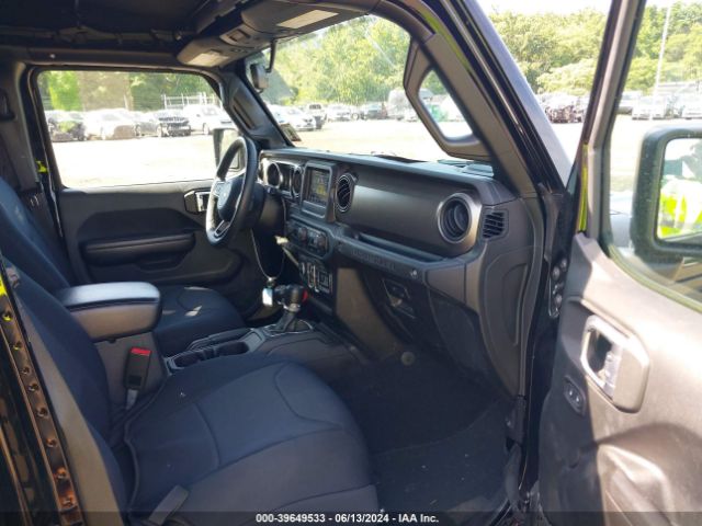 Photo 4 VIN: 1C4HJXDG6JW273233 - JEEP WRANGLER 