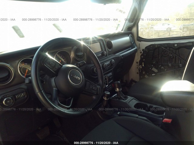 Photo 4 VIN: 1C4HJXDG7JW114835 - JEEP WRANGLER UNLIMITED 