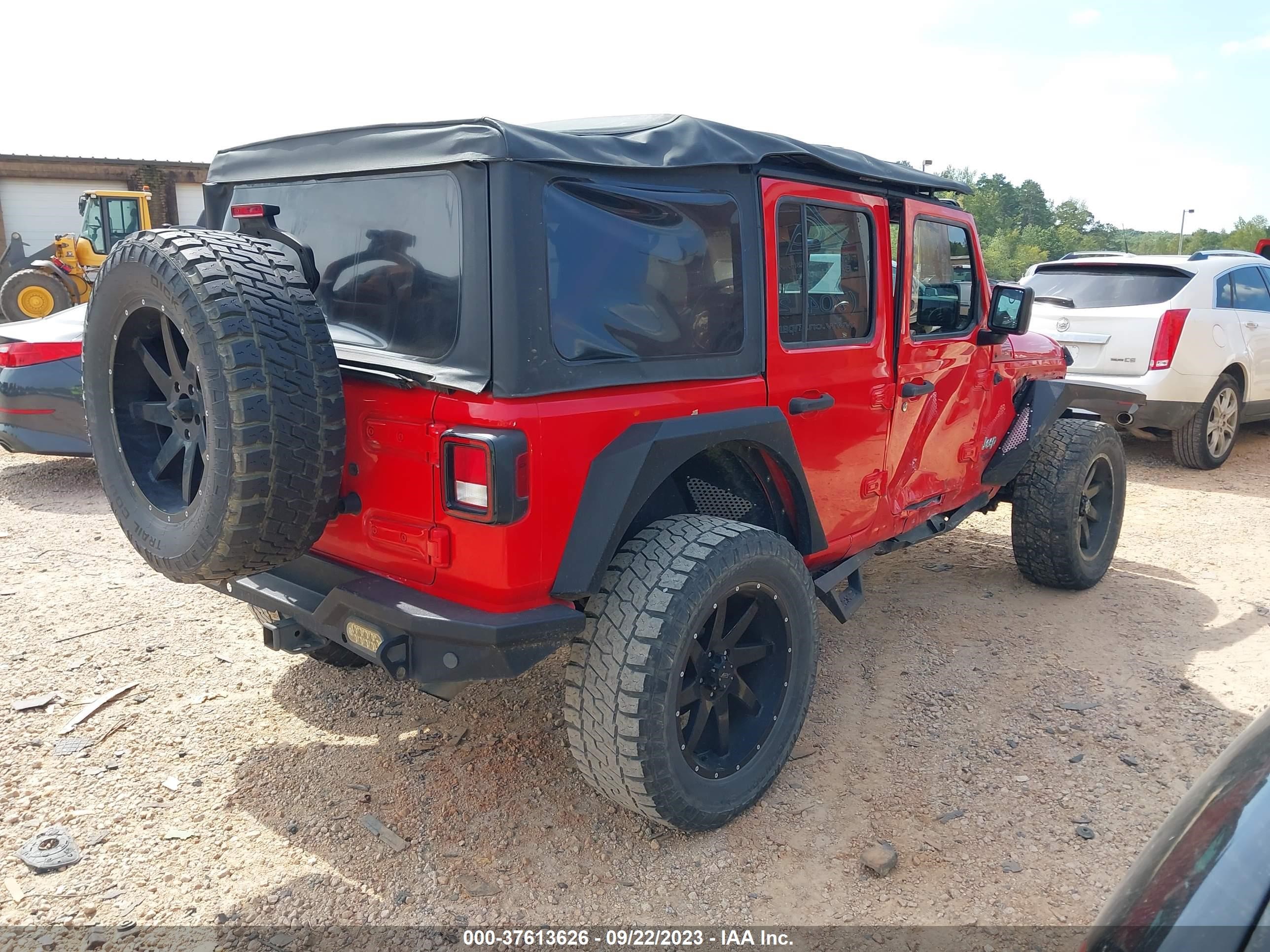 Photo 3 VIN: 1C4HJXDG7JW303680 - JEEP WRANGLER 