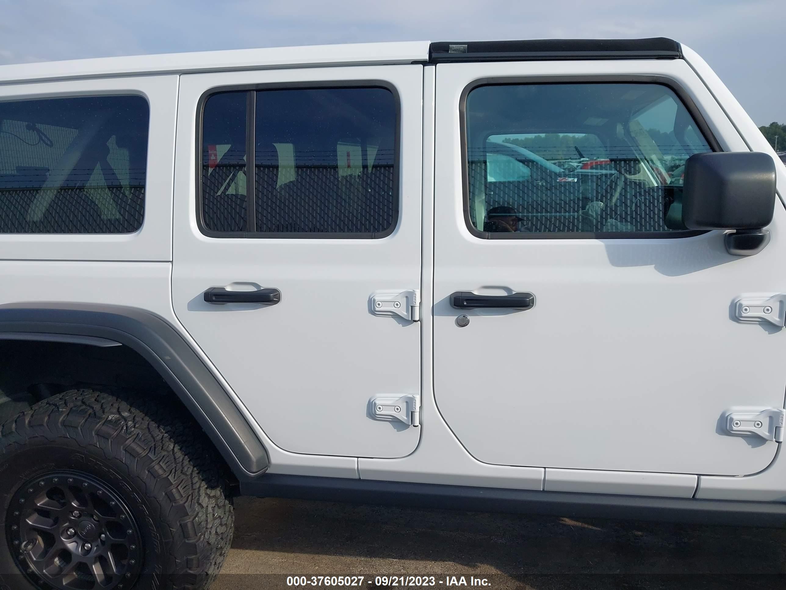 Photo 12 VIN: 1C4HJXDG7NW254079 - JEEP WRANGLER 