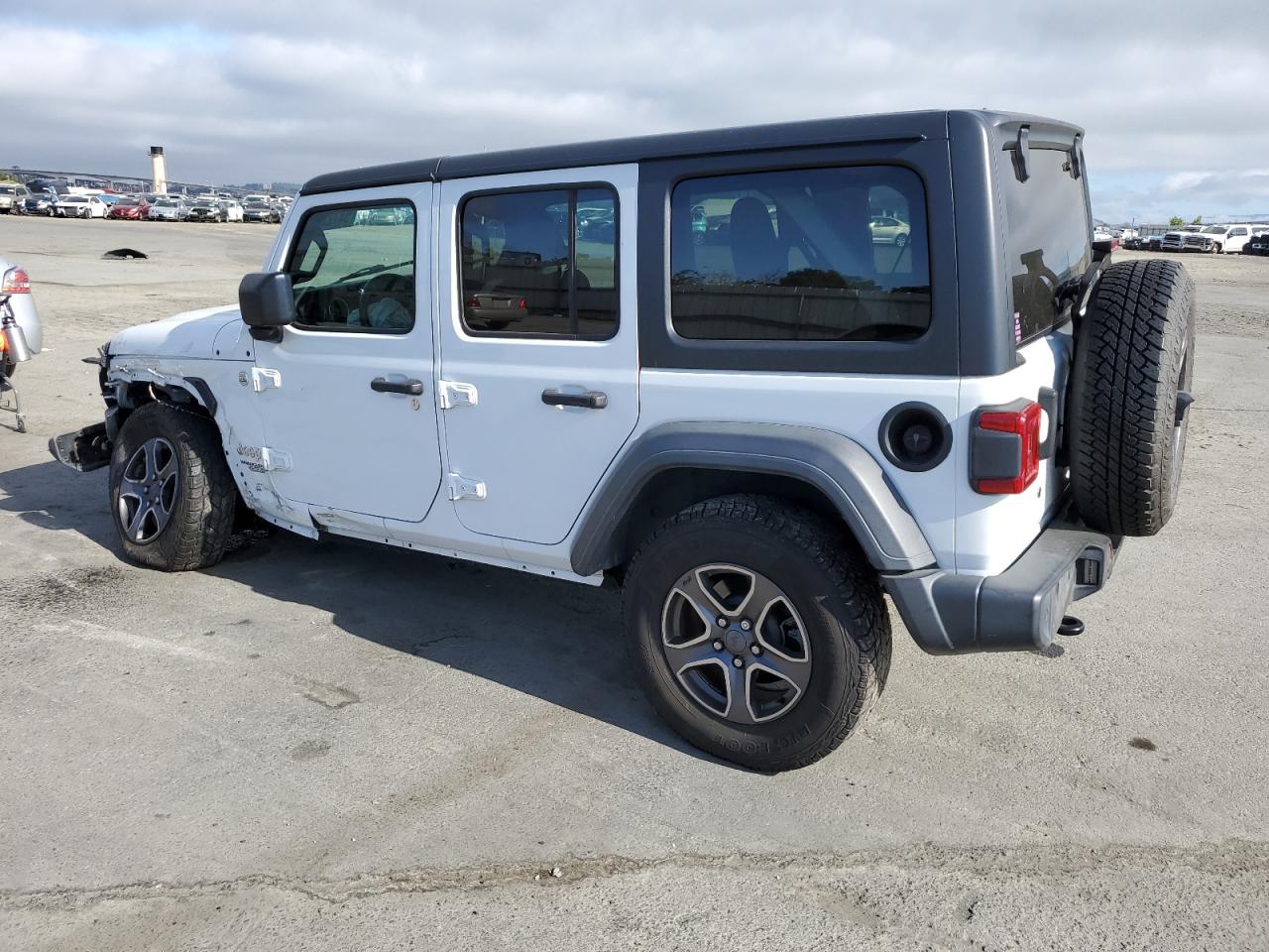 Photo 1 VIN: 1C4HJXDG8JW126640 - JEEP WRANGLER 