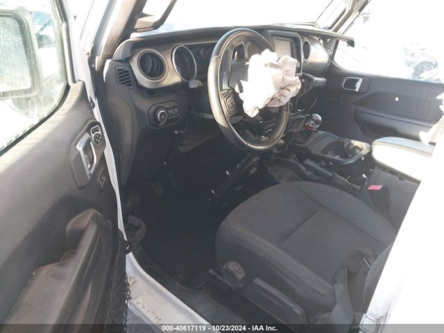 Photo 4 VIN: 1C4HJXDG8JW134740 - JEEP WRANGLER 