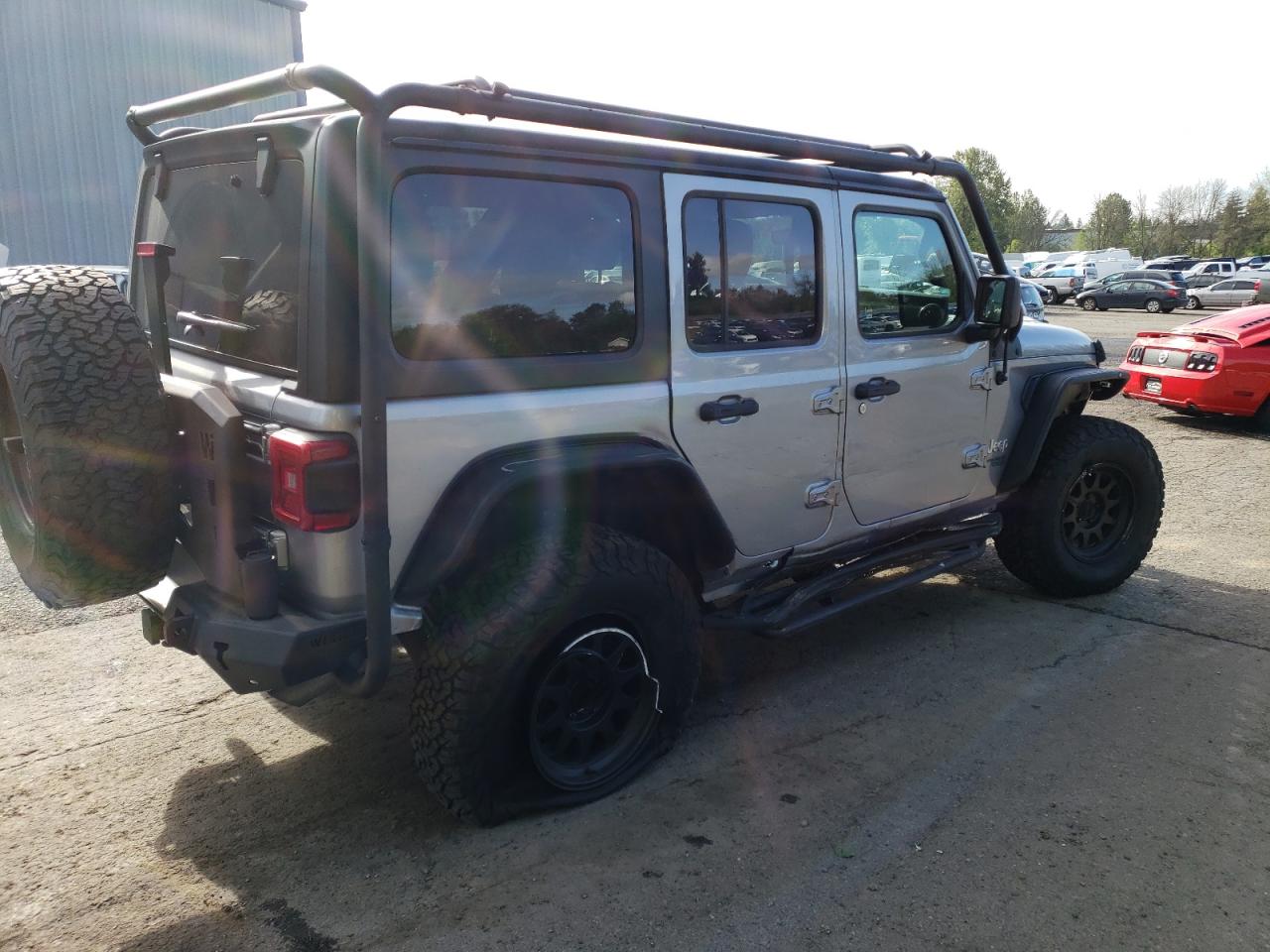 Photo 2 VIN: 1C4HJXDG8JW148797 - JEEP WRANGLER 