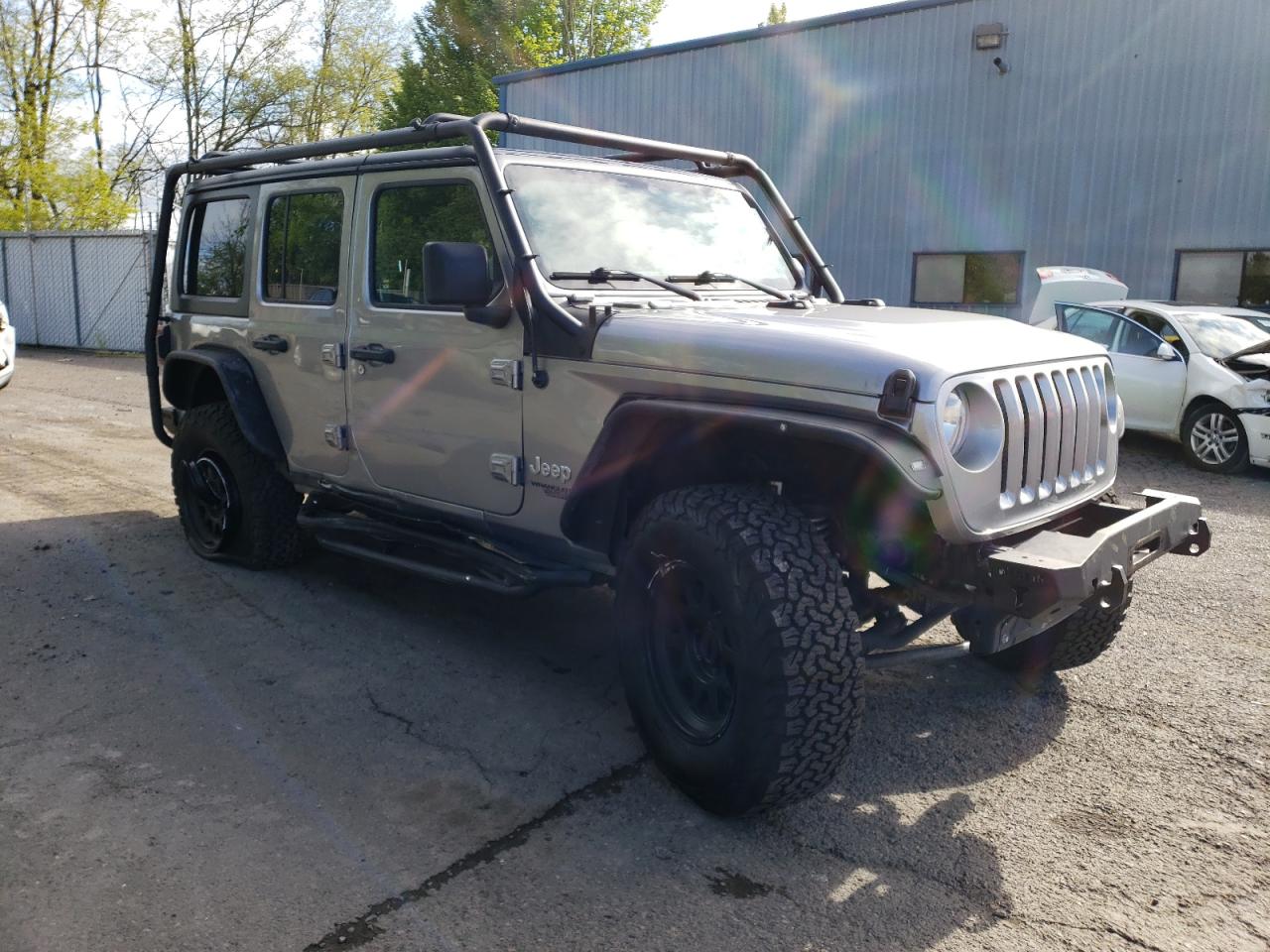 Photo 3 VIN: 1C4HJXDG8JW148797 - JEEP WRANGLER 