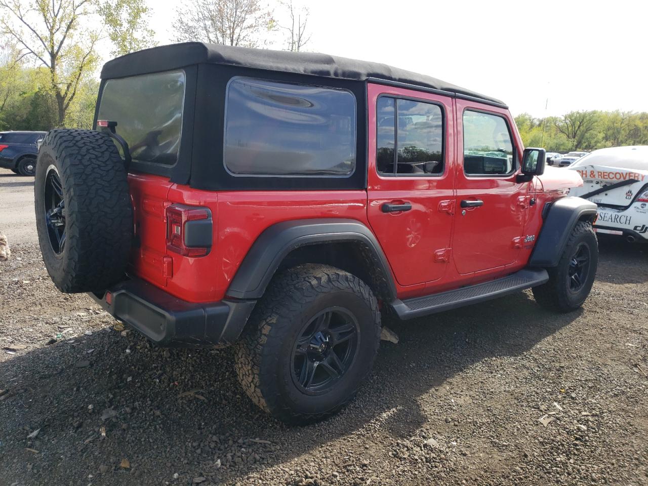 Photo 2 VIN: 1C4HJXDG8JW183940 - JEEP WRANGLER 