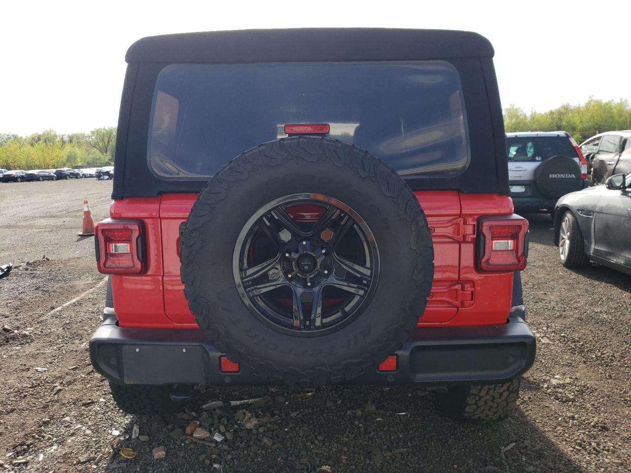 Photo 5 VIN: 1C4HJXDG8JW183940 - JEEP WRANGLER 