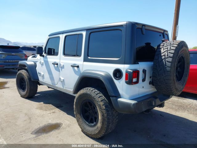 Photo 2 VIN: 1C4HJXDG8JW290647 - JEEP WRANGLER 