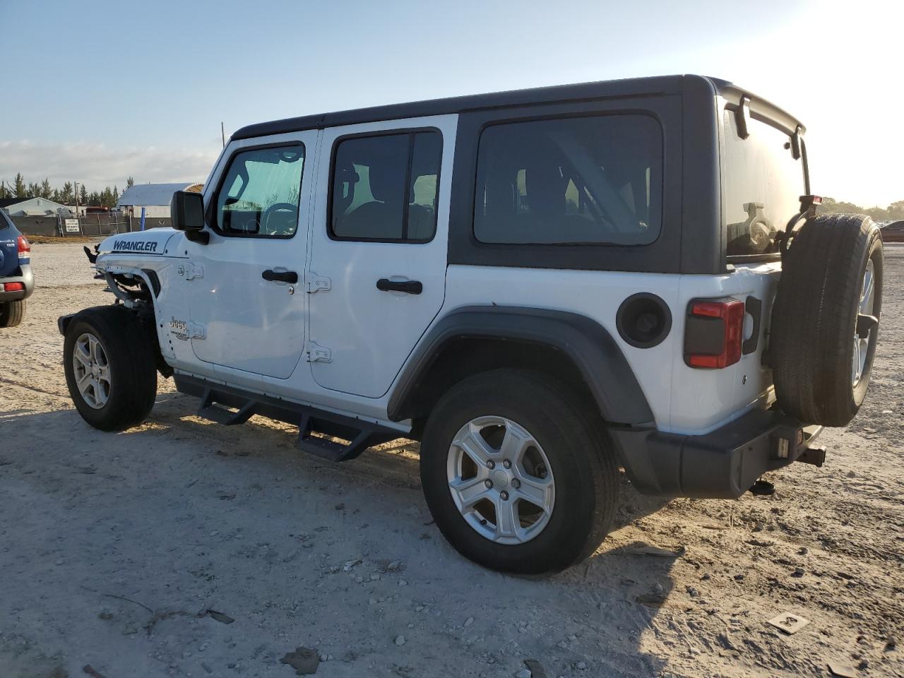 Photo 1 VIN: 1C4HJXDG9JW182327 - JEEP WRANGLER 